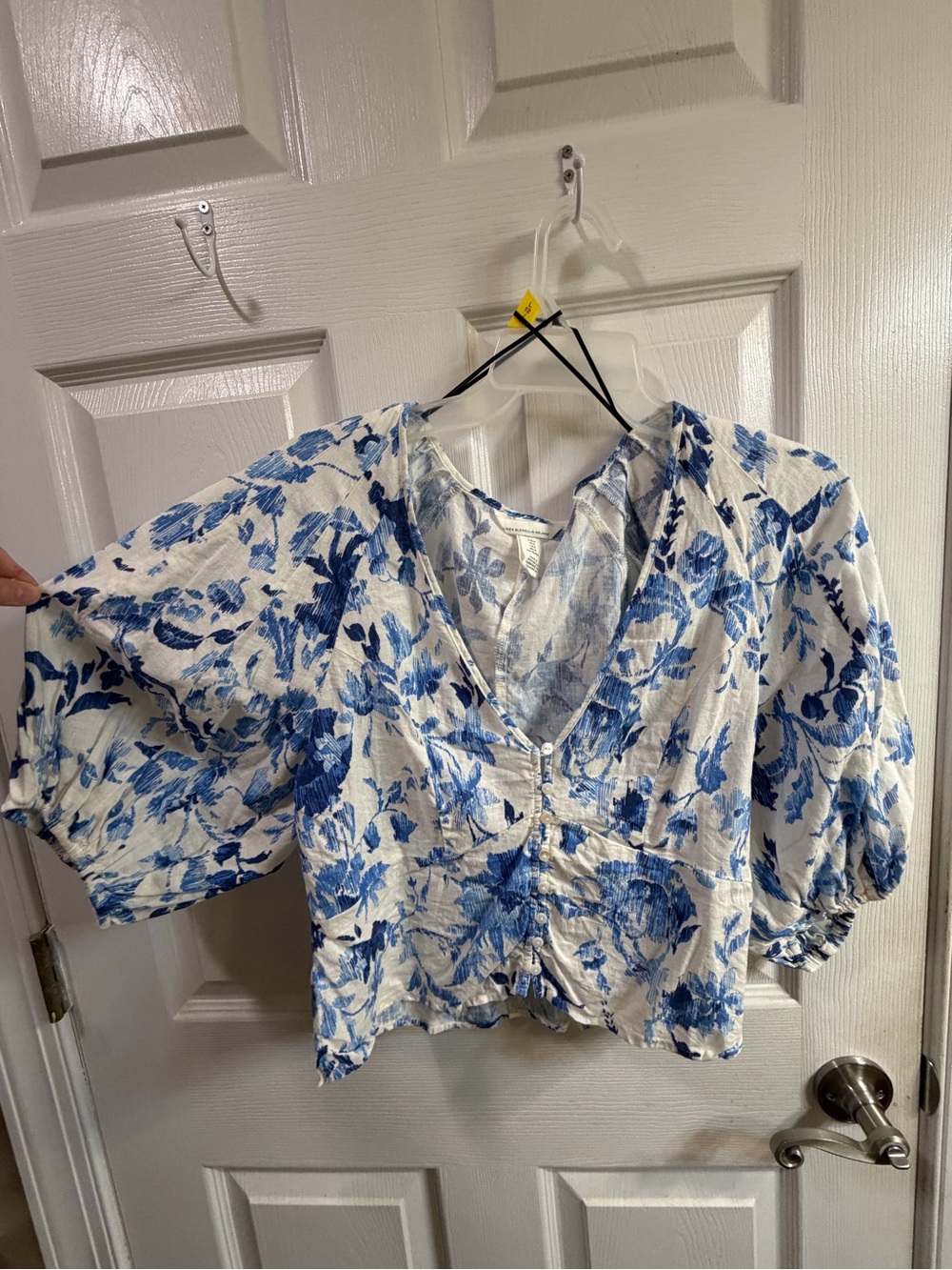 H&M White and Blue Floral V-Neck Button Blouse